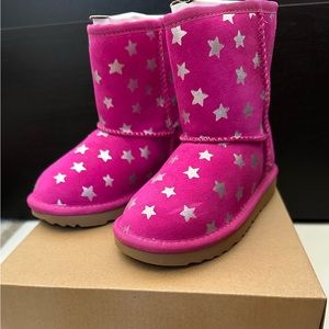 New in a box Kids UGGS size 10